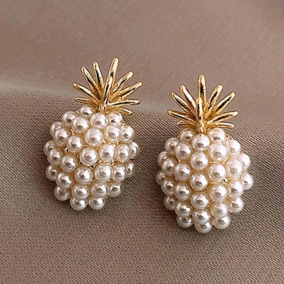 Pinapple Pearl Earrings - Picture 3 of 4